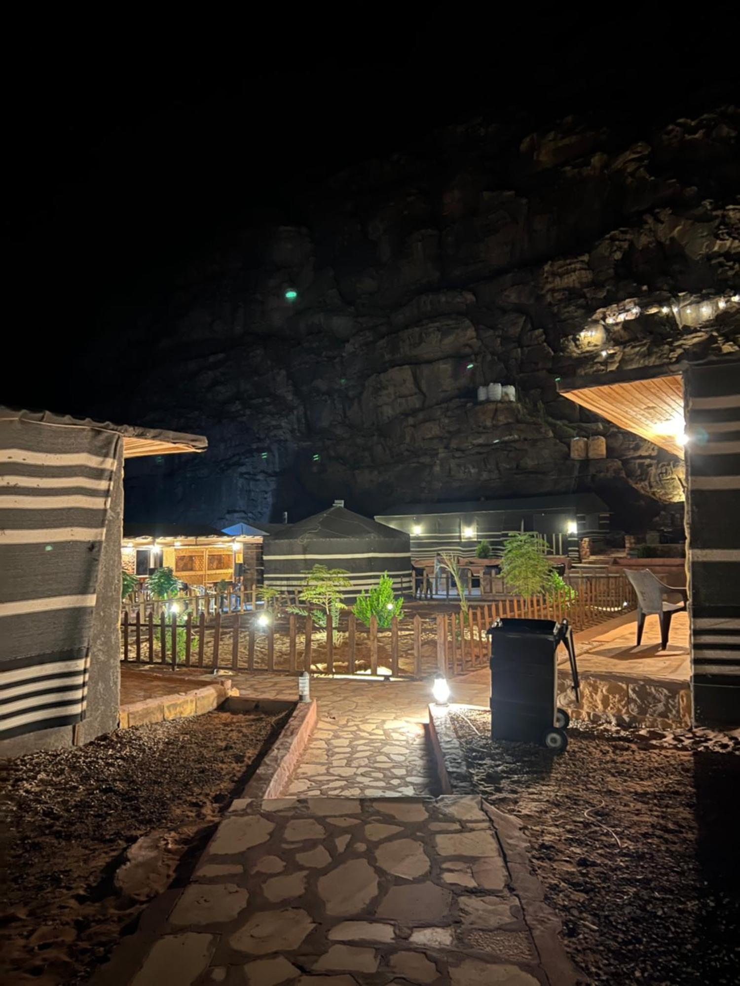 Wadi Rum Sky Camp Exteriör bild