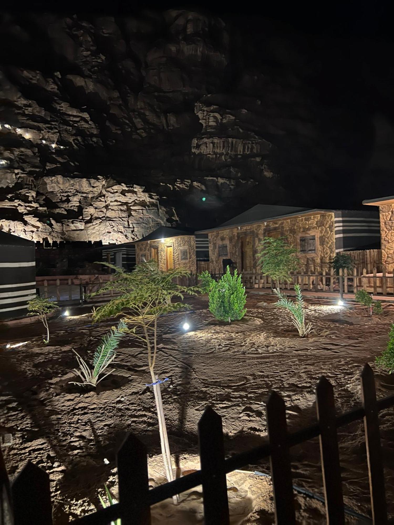 Wadi Rum Sky Camp Exteriör bild